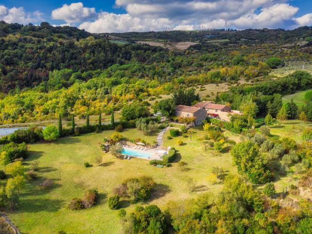 Bellissima villa con terreno e piscina in posizione panorami. 200m² Montecatini Val di Cecina