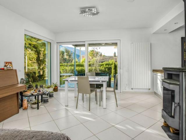 BELLISSIMA VILLA 6.5 LOCALI A POCHI PASSI DAL LAGO A CASLANO
