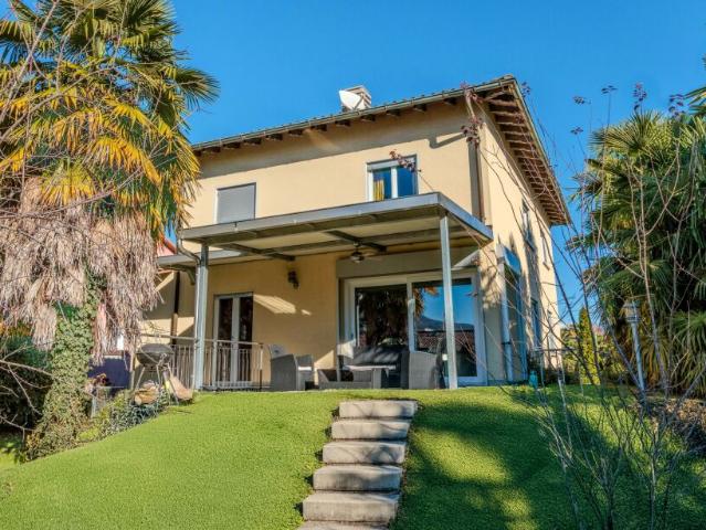 BELLISSIMA VILLA 6.5 LOCALI A POCHI PASSI DAL LAGO A CASLANO