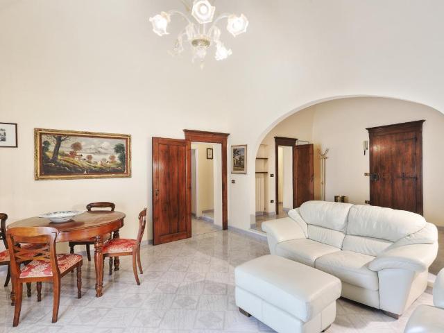 Bellissimo appartamento con 2 camere e bella terrazza 94m² Volterra