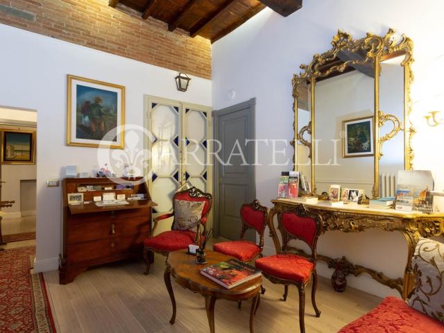 Bellissimo appartamento di gran prestigio e fascino in pieno. 220m² Firenze