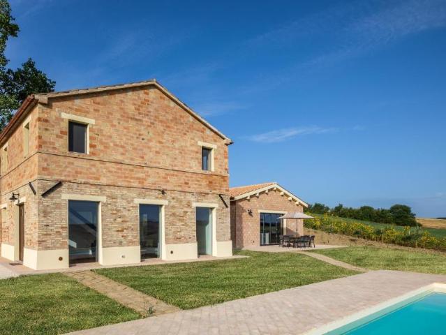 Bellissimo casale restaurato in 2019 250m² Cingoli