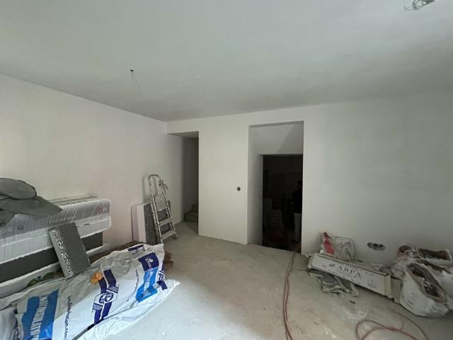 BELLISSIMO DUPLEX 3.5 LOCALI DI NUOVA COSTRUZIONE A BISSONE