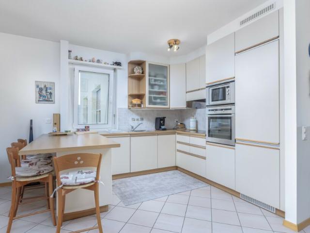 BELLISSIMO E AMPIO 4.5 CON VISTA APERTA A MORBIO INFERIORE