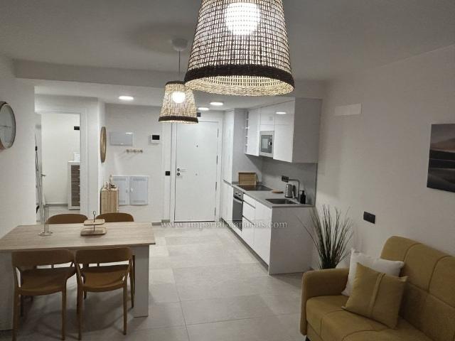 Bello apartamento amueblado a estrenar de dos dormitorios en complejo residencial recientemente renovado zona La Asomada cerca del Parque Taoro