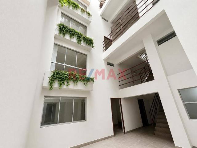 ¡Bello Dúplex Con Patio Privado! En Ate Vitarte