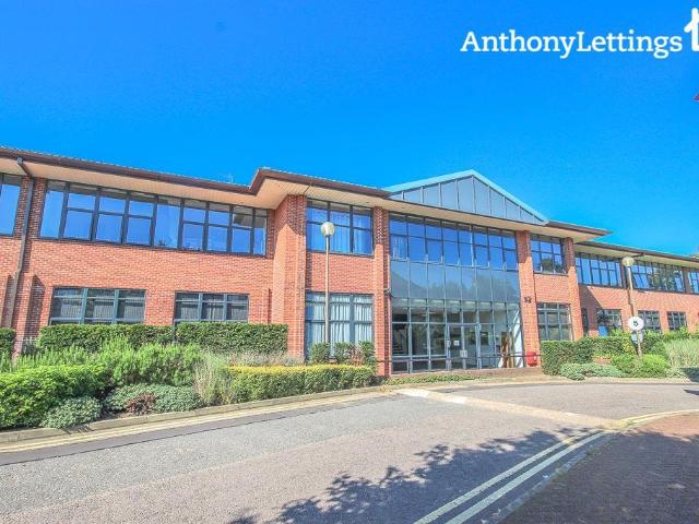 Bellmont Lodge, The Mundells, Welwyn. 1 bed apartment to rent £1,150 pcm £265 pw