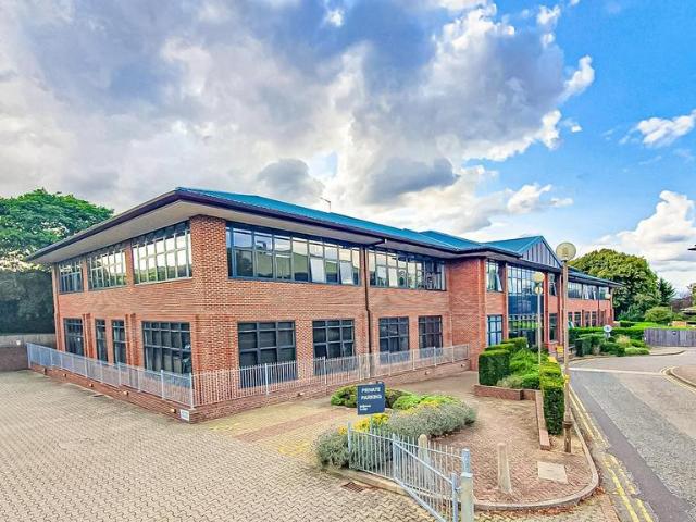 Bellmont Lodge, Welwyn Garden City Studio to rent £1,075 pcm £248 pw