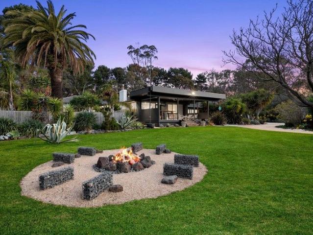 PRIVATE RENOVATED FAMILY RETREAT COASTAL ACREAGE MINUTES TO BELLS BEACH!