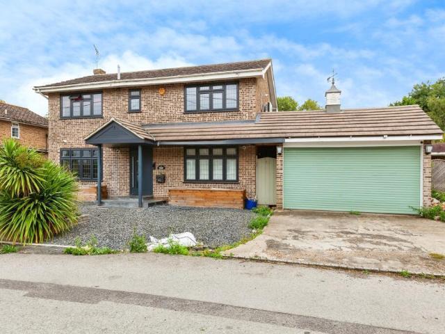Bells Lane, Horton, Slough 5 bed house to rent £4,000 pcm £923 pw