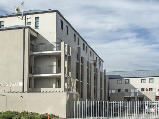 BELLVILLE, Parc Du Ville 2 Bedroom apartment with No allocatd parking