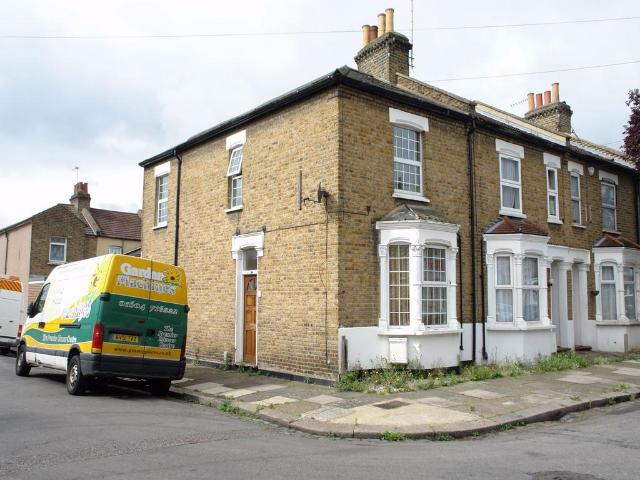 Belmont Avenue, Edmonton, N9 3 bed end of terrace house to rent £2,350 pcm £542 pw