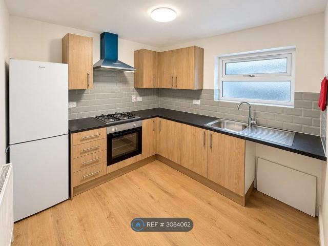 Belmont Road, Ilford IG1, 3 bed flat to rent, £2,450 pcm | PrimeLocation