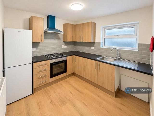 Belmont Road, Ilford, IG1 3 bed flat to rent £2,450 pcm £565 pw