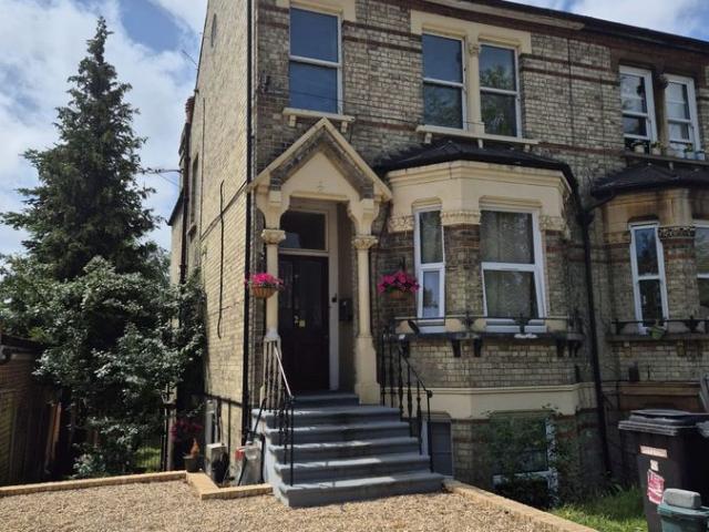 Belmont Road, Leatherhead KT22, 1 bed flat to rent, £1,350 pcm | PrimeLocation