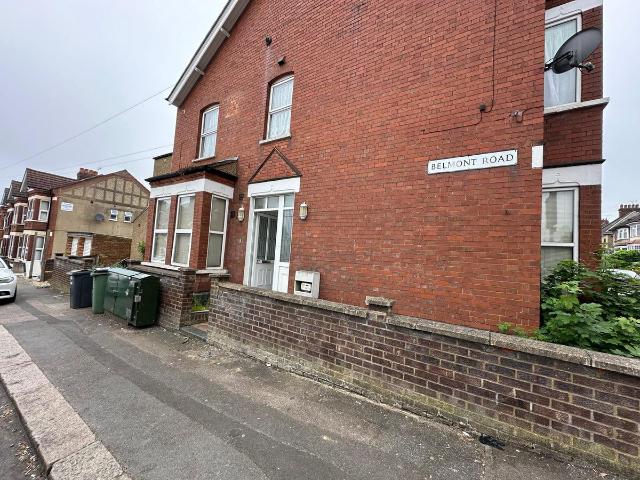 Belmont Road, Luton, Bedfordshire LU1, 2 bed flat to rent, £1,250 pcm | PrimeLocation