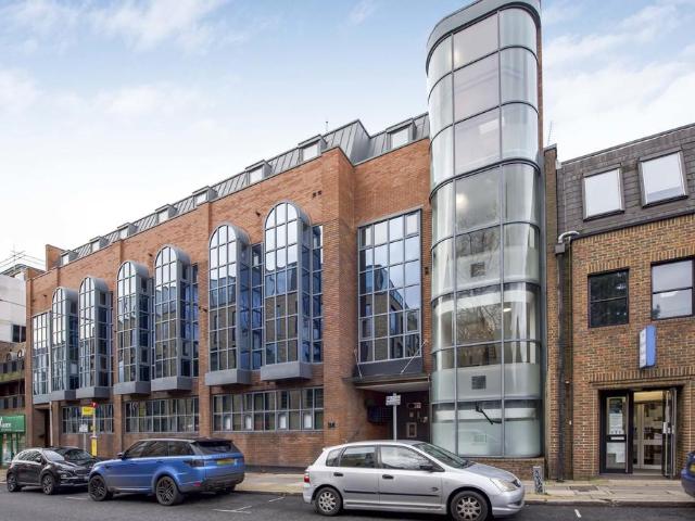 Belmont Road, Uxbridge UB8 1 bed apartment to rent £1,395 pcm £322 pw