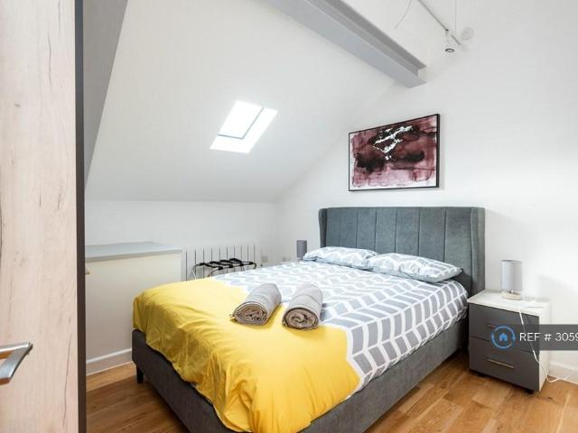 Belmont Road, Uxbridge, UB8 2 bed flat to rent £2,075 pcm £479 pw