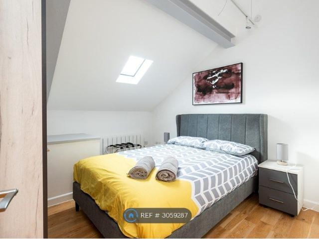 Belmont Road, Uxbridge UB8, 2 bed flat to rent, £2,100 pcm | PrimeLocation