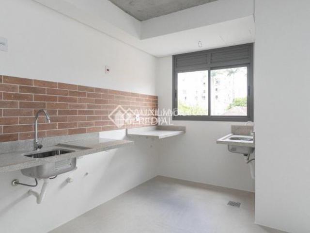 BELO APARTAMENTO DE 2 QUARTOS, 1 SUITE, SACADA, 1 VAGA, EM FRENTE A REDENÇÃO