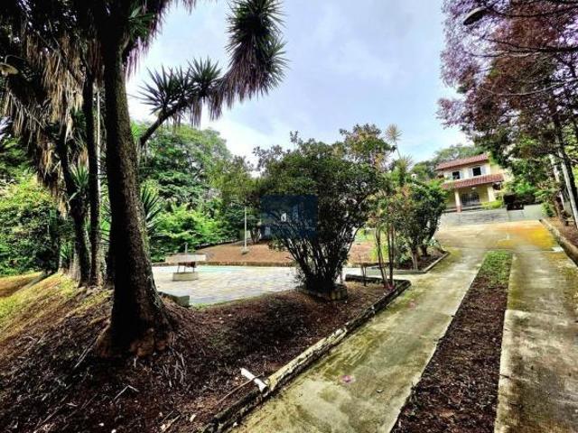 BELO SÍTIO NO CONDOMÍNIO NOSSA FAZERNDA 5800m2 PISCINA, CAMPO DE FUTEBOL E POMAR SEGURANÇA