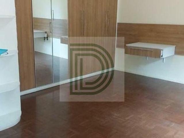Belo sobrado na Vila Hortência