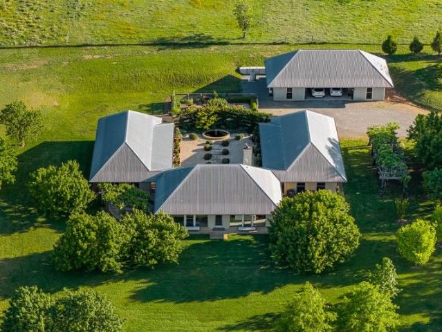 BELOWRA A Rare Architect Designed Country Retreat on Five Private Acres