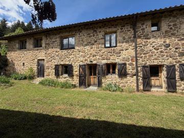 Belsentes, magnifique propriété en pierre avec environ 6 ha. 121m² Belsentes