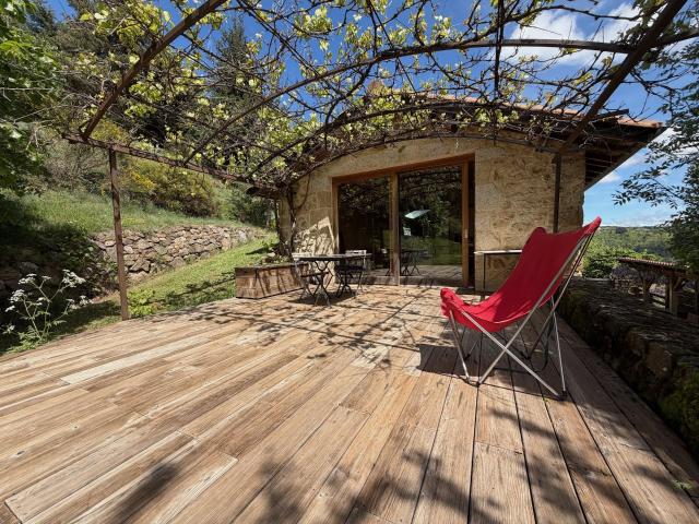 Belsentes, magnifique propriété en pierre avec environ 6 ha. 121m² Belsentes
