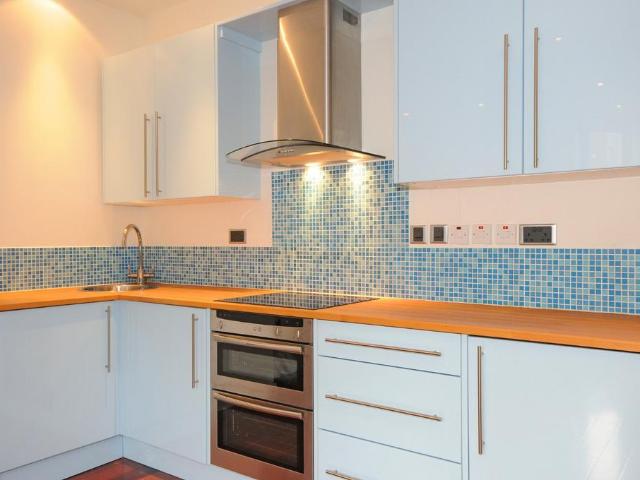 Belsize Avenue, Belsize Park, London. 1 bed flat to rent £1,975 pcm £456 pw