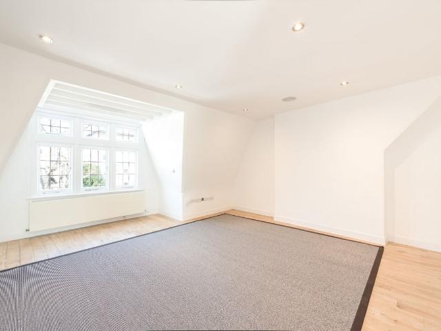 Belsize Avenue, London NW3, 3 bed flat to rent, £4,750 pcm | PrimeLocation