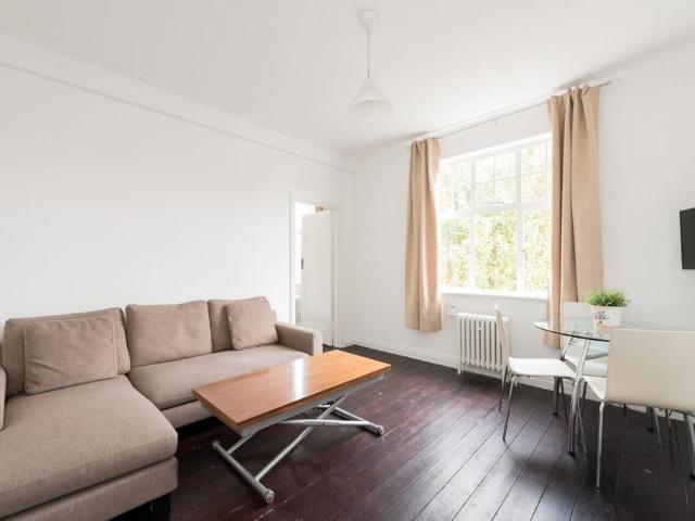 Belsize Grove, London, NW3 1 bed apartment to rent £2,250 pcm £519 pw