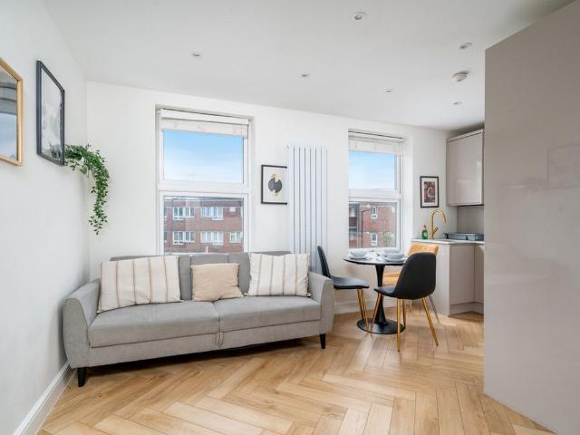 Belsize Park NW5, 1 bed flat to rent, £3,461 pcm | PrimeLocation