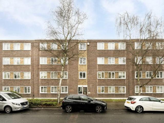 Belsize Road, London NW6 1 bed flat to rent £1,700 pcm £392 pw