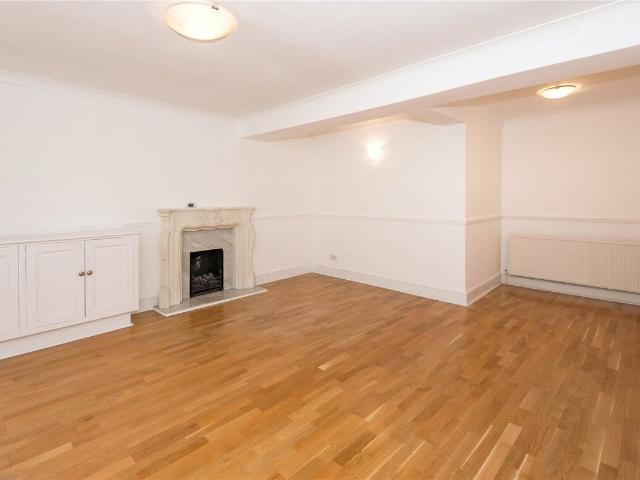 Belsize Square, London NW3, 3 bed flat to rent, £3,000 pcm | PrimeLocation