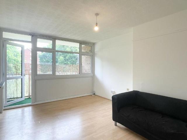 Belson Road, London, SE18 2 bed flat to rent £1,800 pcm £415 pw