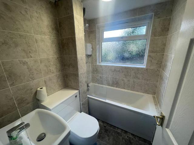 Belstead Avenue, Ipswich IP2 2 bed flat to rent £825 pcm £190 pw