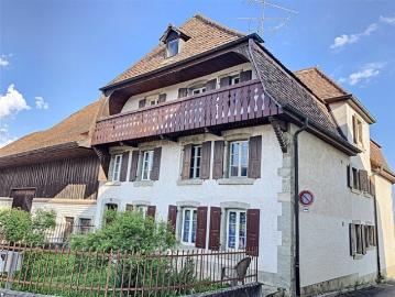 Bequeme und gut gelegene Wohnung im ersten Stock