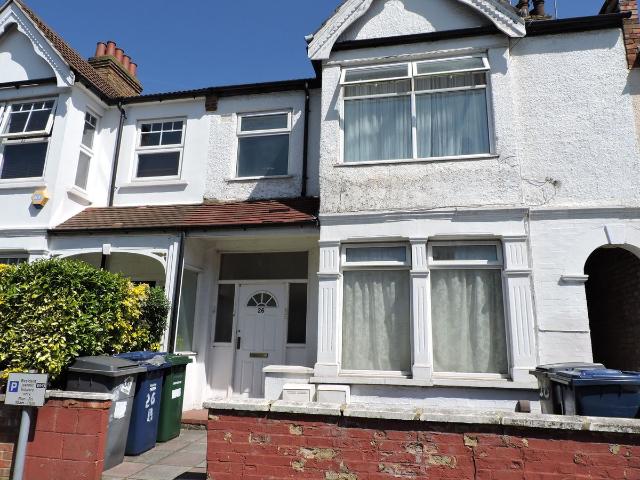 Bertram Road, Hendon NW4, 2 bed flat to rent, £1,750 pcm | PrimeLocation