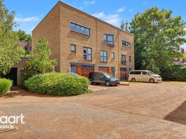 Bertram Way, Norwich 4 bed townhouse to rent £1,850 pcm £427 pw