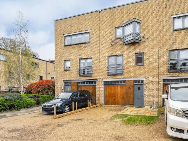Bertram Way, Norwich 4 bed townhouse to rent £1,850 pcm £427 pw