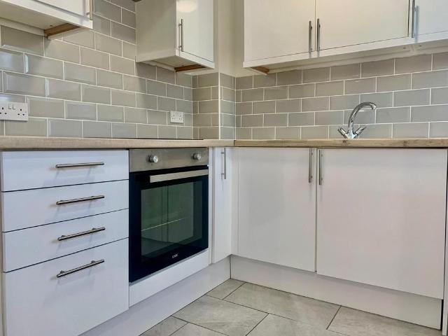 Bertrand Way, London SE28 2 bed maisonette to rent £1,650 pcm £381 pw