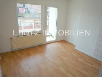 Berufstätige oder Studenten willkommen, 2 Zimmer Wohnung mit großem Balkon
