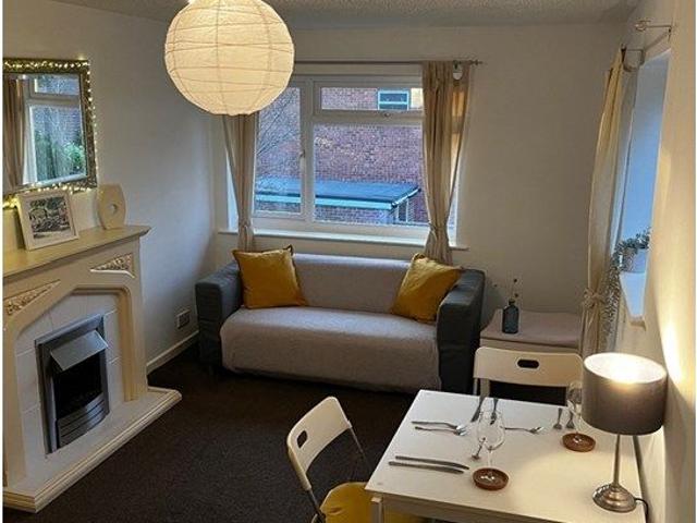 Berwick Avenue, Stockport SK4, 1 bed maisonette to rent, £900 pcm | PrimeLocation