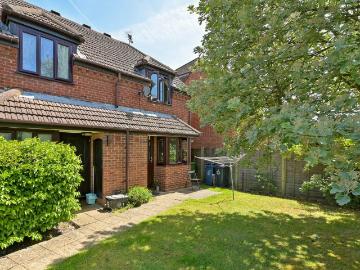 Berwick Close, Marlow, Buckinghamshire SL7, 1 bed terraced house to rent, £1,195 pcm | PrimeLocation