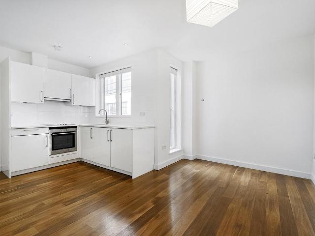 Berwick Street, London, W1F Studio to rent £2,492 pcm £575 pw
