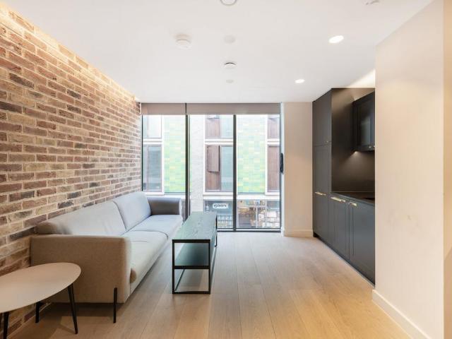 Berwick Street, London, W1F 1 bed apartment to rent £2,817 pcm £650 pw