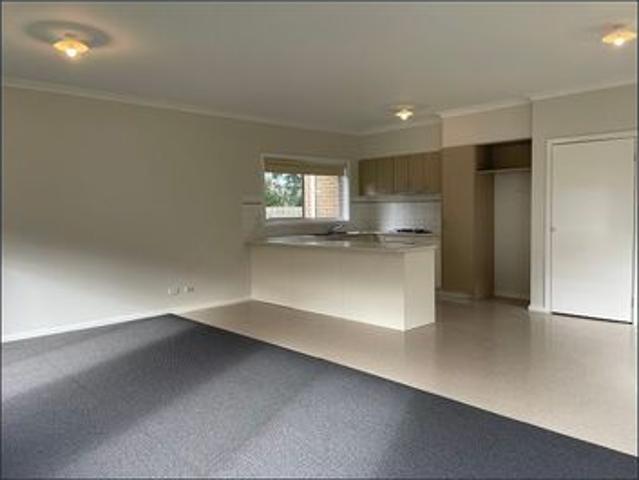 Berwick Townhouse 3 Bedrooms & 2 Bathrooms