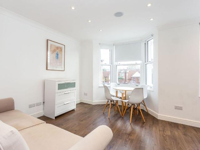 Beryl Road, Hammersmith, London W6, 2 bed flat to rent, £2,600 pcm | PrimeLocation