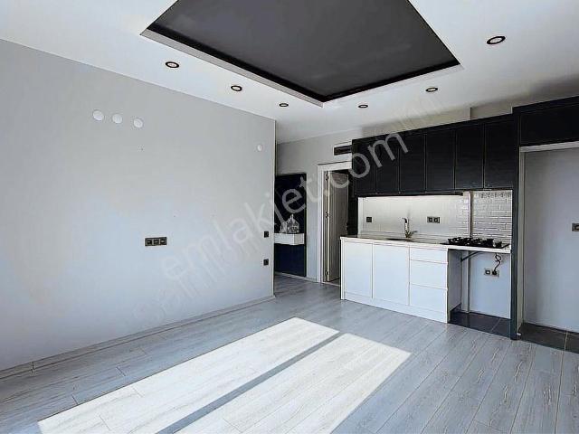 Berapark'tan Atatürk Cad. Cephe Arakat Kiralık 1+1 Daire